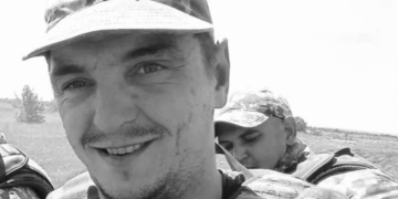 Поліг за незалежну Україну, – у Купчинецькій громаді попрощалися з 27-річним Героєм Андрієм Петришиним