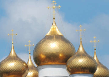 У Бережанах зловмисник обікрав церкву, – поліція затримала чоловіка з церковним майном на одній з вулиць міста