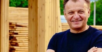 Тернопільський підприємець Тарас Демкура подарував модульний будиночок родині з Ірпеня