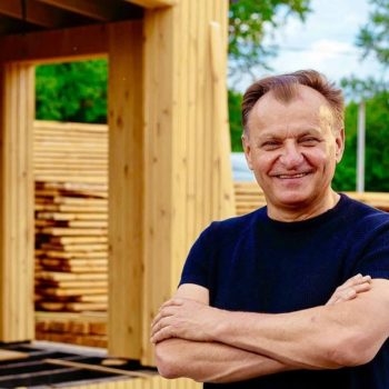 Тернопільський підприємець Тарас Демкура подарував модульний будиночок родині з Ірпеня