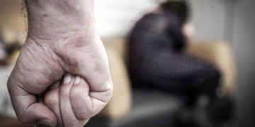 Побив дружину покійного брата, – у Тернополі племінниця викликала поліцію до власного дядька, чоловік неодноразово вчиняв домашнє насильство