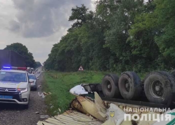 Розтрощений спорткар та перекинута фура: наслідки ДТП з нетверезим водієм на Тернопільщині