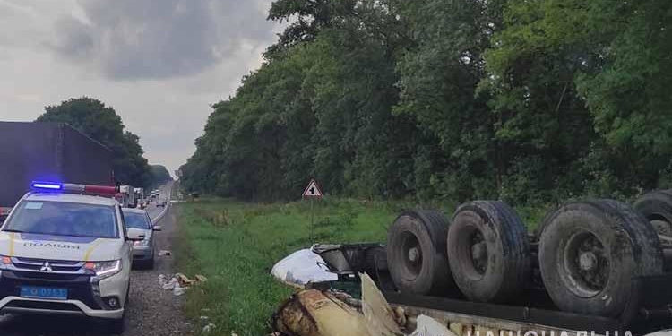 Розтрощений спорткар та перекинута фура: наслідки ДТП з нетверезим водієм на Тернопільщині