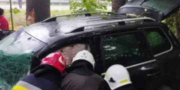 Водій джипа біля Копичинців загинув в аварії: деблоковували тіло загиблого з допомогою спецзасобів