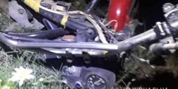 На Гусятинщині водій “Жигулів” зіткнувся із мотоциклом. Двоє людей травмовано