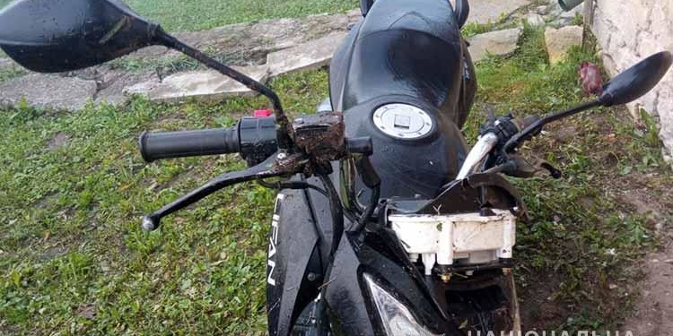 На Тернопільщині двоє підлітків керуючи мотоциклом потрапили в ДТП