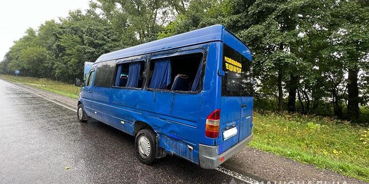 Чергове ДТП на Тернопільщині: рейсовий автобус зіткнувся з фурою