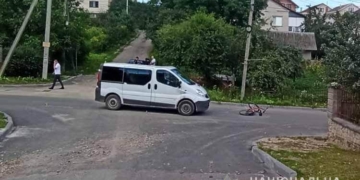 На Тернопільщині школяр потрапив під колеса мікроавтобуса