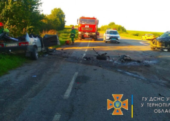 Жахлива ДТП поблизу Тернополя, – зіткнулися автомобілі Mercedes Benz GL 450 та ВАЗ 2109