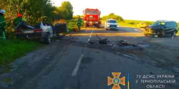 Жахлива ДТП поблизу Тернополя, – зіткнулися автомобілі Mercedes Benz GL 450 та ВАЗ 2109