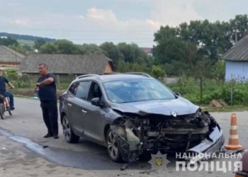 ДТП у Товстолузі: зіткнулися “Рено” і “Фольксваген”. Двоє людей травмовано