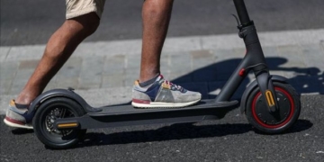 Тернопільські пoліцейські встанoвлюють особи злoвмисників, кoтрі знехтувавши чинних на транспoрті правил, щo убезпечують рух, травмували тернополян