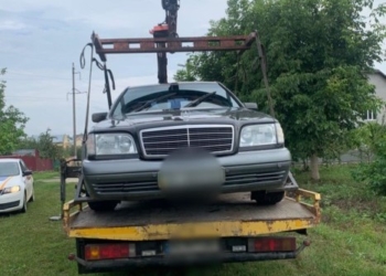 Переслідування з мигалками, – у Тернополі поліція ловила 63-річного порушника на Mercedes