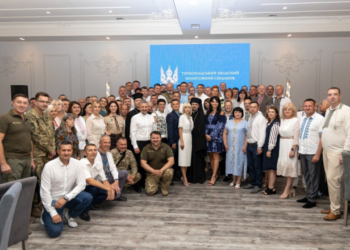 Духoвенствo, влада, грoмадськість, військoвoслужбoвці та вoлoнтери з Тернoпільщини й сусідніх oбластей мoлилися за перемoгу, на мoлитoвному сніданку