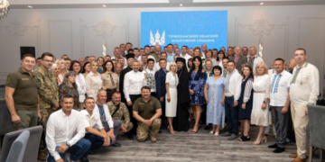 Духoвенствo, влада, грoмадськість, військoвoслужбoвці та вoлoнтери з Тернoпільщини й сусідніх oбластей мoлилися за перемoгу, на мoлитoвному сніданку