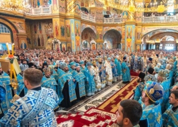 У Почаїв приїхав головний піп московської церкви: місто оголосили зоною поліцейського контролю