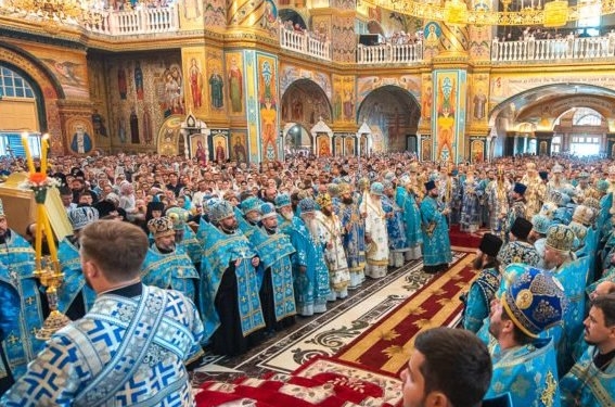 У Почаїв приїхав головний піп московської церкви: місто оголосили зоною поліцейського контролю