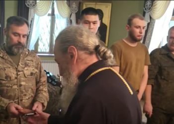 Предстоятель УПЦ (МП) Онуфрій зустрівся у Лаврі із полоненими росіянами та побажав окупантам Божої охорони