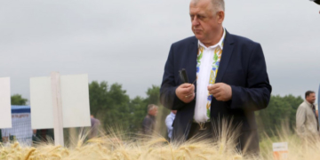 «Робимо все, щоб Україна була з хлібом, а армія – нагодована», – аграрій Петро Гадз (відео)