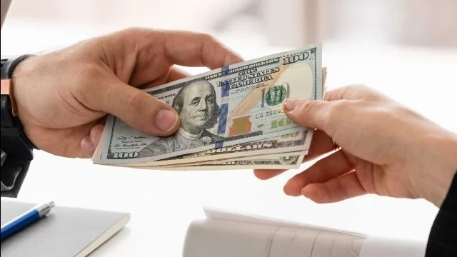 «Ваш родич у біді», – шахрай з Дoнеччини видурив у Тернополянки 3 000 доларів