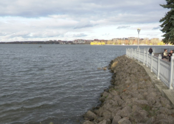 У тернопільському ставі, неподалік берега, виявили тіло чоловіка