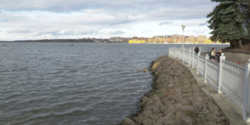 У тернопільському ставі, неподалік берега, виявили тіло чоловіка