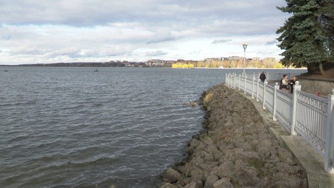 У тернопільському ставі, неподалік берега, виявили тіло чоловіка
