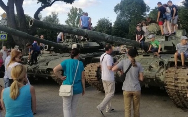 У Тернопіль, в старий парк, завезли знищену українськими військовими техніку рашистів