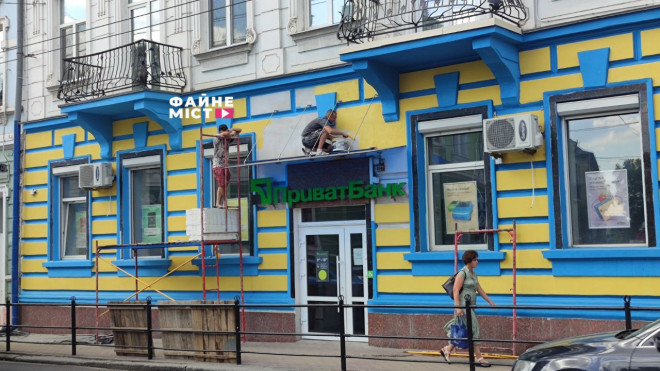 Виключно у патріотичних кольорах буде будинок у центрі Тернополя, – чим закінчився скандал навколо історичної будівлі