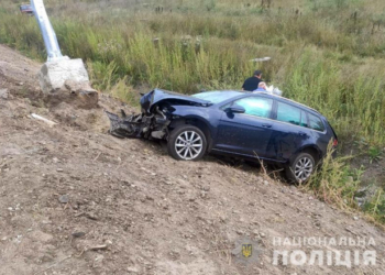 ДТП неподалік Тернополя, – 50 річний водій Volkswagen невпорався з керуванням і врізався у стовп
