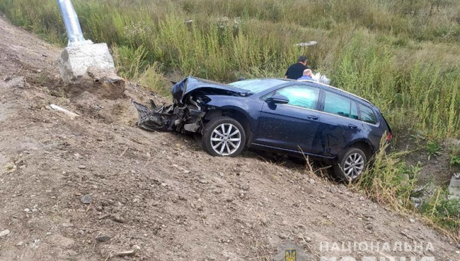 ДТП неподалік Тернополя, – 50 річний водій Volkswagen невпорався з керуванням і врізався у стовп