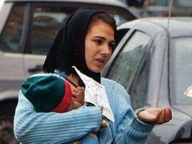 Штраф у розмірі 1700 гривень, – таке покараня отримала жінка у Тернополі за жебракування з новонародженою дитиною