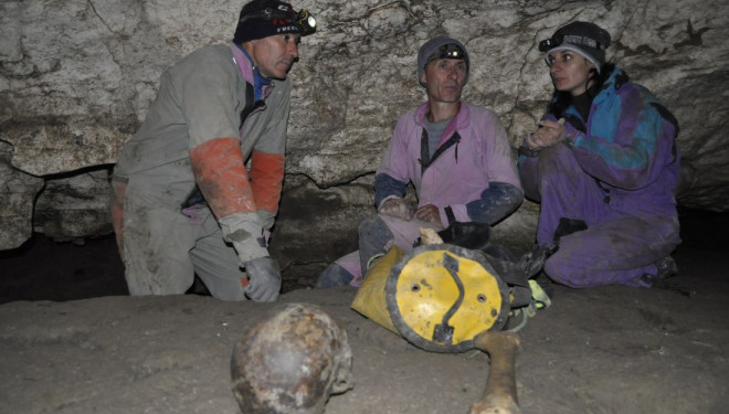 У печері на Тернопільщині знайшли кістки людей та частини посуду XVII століття