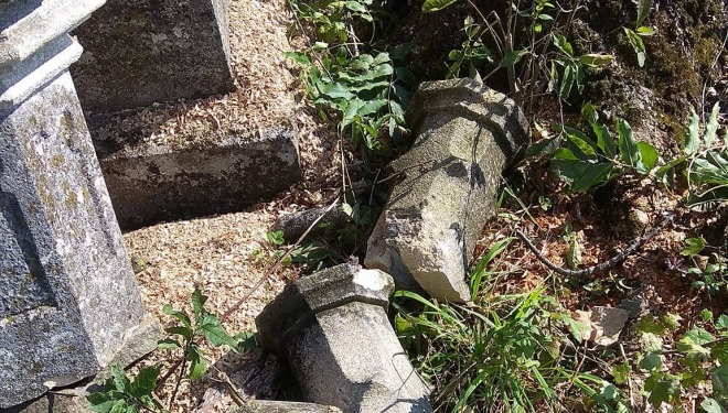 «Враження, що ми непотрібні Бучачу!» – отець Даріуш про вандалізм у місті