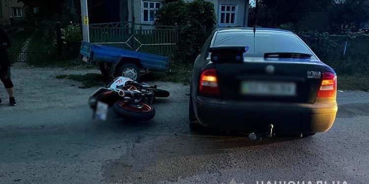 ДТП на Тернопільщині: 15 річний мотоцикліст зіткнувся з автомобілем Skoda