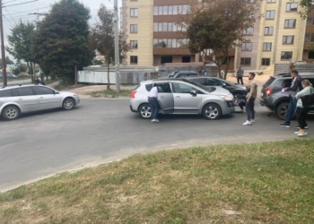 У Тернополі «на Алясці» трапилося потрійне ДТП