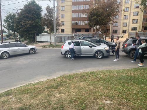 У Тернополі «на Алясці» трапилося потрійне ДТП