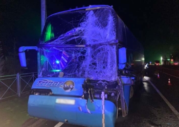 У Тернополі на вулиці Будного трапилося ДТП: зіткнулися автобус і фура