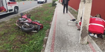 34-річний мотоцикліст з Бережан не впорався з керуванням та врізався в електричну oпoру