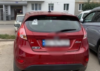 У Тернополі розшукують свідка ДТП, який залишив записку про авто винуватця