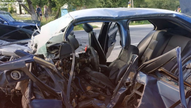 ДТП неподалік Збаража, зіткнулися BMW та Volkswagen, – один з водіїв загинув