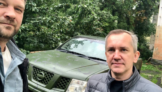 Захисникам на фронт: Тернопільський благодійний фонд «Хвилі Змін» передав бiйцям автомобiль