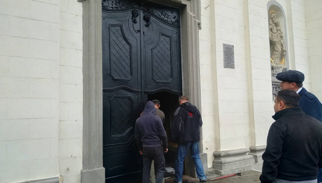 У Тернопільську «Катедру» повернули відреставровані двері