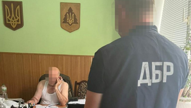 Три лісники Чортківського лісництва, разом із двома підприємцями, організували незаконну вирубку дерев на суму близько 2 млн грн