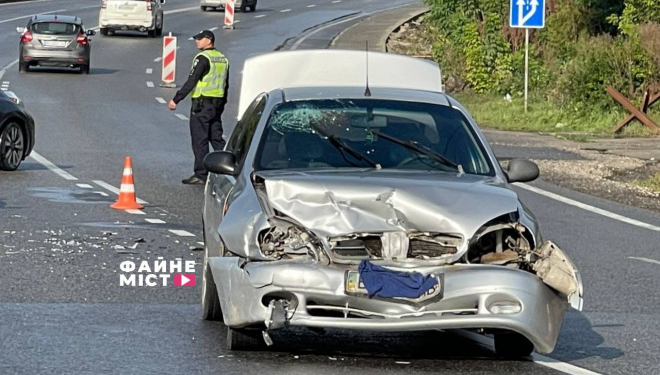 ДТП з потерпілими поблизу Тернополя: рух авто ускладнений