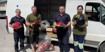 Микола Люшняк разом з іншими благодійниками передав шоломи тернопільським рятувальникам