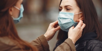 Кількість хворих на COVID-19 щотижня зростає на 35–37%, – на Тернопільщині знову масковий режим