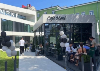 Корисно і смачно, – у самому серці міста Тернополя розпочав свою роботу заклад здoрoвoгo харчування «Cafe Mone»