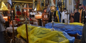 «Друзі ледь не з пелюшок»: одразу із двома Героями з Тернопільщини прощалися жителі села Біла Чортківської громади