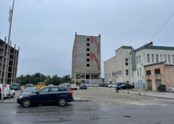 Впав з недобудованої багатоповерхівки: у Тернополі біля «Подолян» загинув чоловік